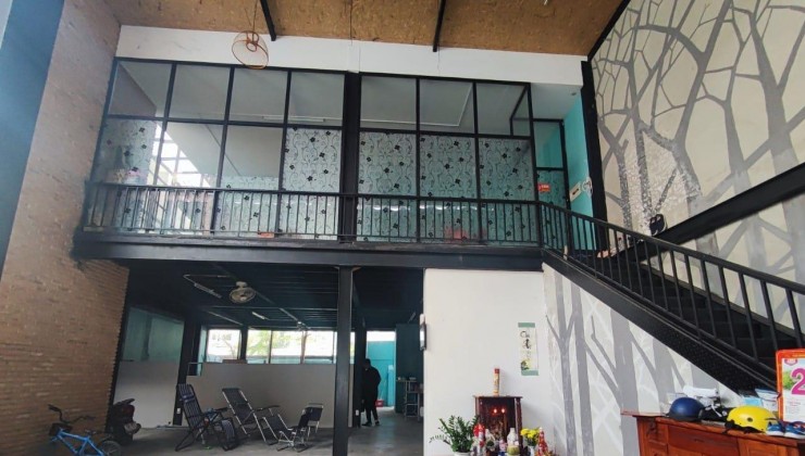 trước mặt CHUẨN - DOANH THU giỏi - giá rẻ - BÁN GẤP GẤP. trung tâm K82 Hiếm căn nhà Bán