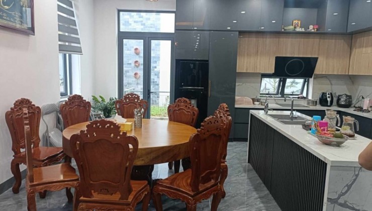 TRUNG TÂM HẢI CHÂU TOÀ 8 TẦNG, DIỆN TÍCH 190M2 CHỦ ĐANG KINH DOANH DÒNG TIỀN 200TR/ THÁNG . CẦN BÁN 35 TỶ