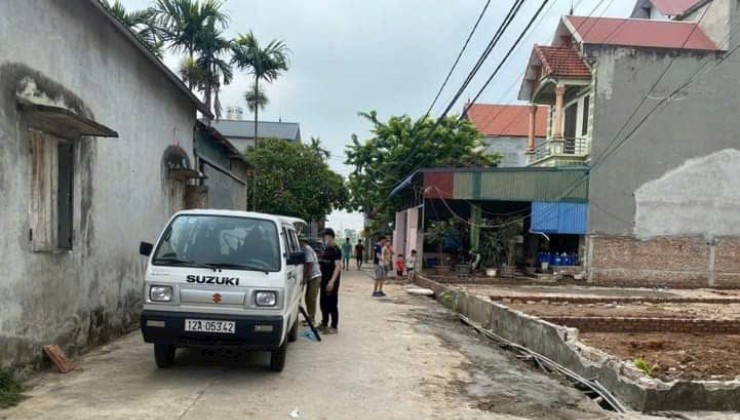 85,6 m tại yên khê đại yên lô góc 2 mặt tiền giá bán nhanh chỉ hơn 1 tỉ 
bán kính vài trăm mét đầy đủ tiện ích không thiếu thứ gì 
đường ô tô thoải