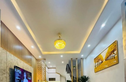 BÁN NHÀ HOÀNG HOA THÁM - BA ĐÌNH
DT 32M2 X 6 TẦNG, MĂT TIỀN 4,2M