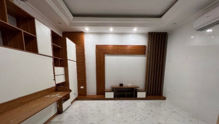 Nhà P/Lô Hoàng Văn Thái, OTO, Kinh Doanh, 90m², Giá 17.8 Tỷ