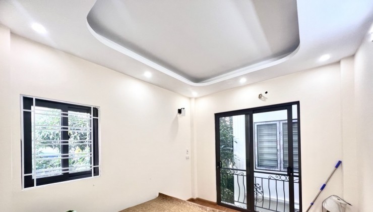 NHÀ NGỌC LÂM 40M2, 5 TẦNG, Ô TÔ ĐỖ CỔNG, NGÕ NÔNG RỘNG THOÁNG, KHU DÂN TRÍ CAO