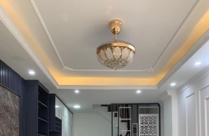 Bán nhà ngọc thụy, 33m, 3 ngủ, full nội thất, mới tinh, ô tô đỗ tận cổng chạy vòng quanh