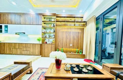 Bán nhà Hào Nam, phân khúc 9 tỷ, nhà dân xây cực hiếm, 66m2, 3 tầng, 3 ngủ, lô góc MT 4m