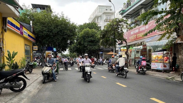 Bán nhà hẻm xe hơi đường Lạc Long Quân (Đặc biệt nhà ngang 4,55m , tường riêng), Giá là 12 tỷ