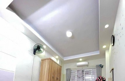 Bán Nhà Ngõ 79 Cầu Giấy diện tích 30m2 5 tầng mặt tiền 3.5m 5.75 tỷ