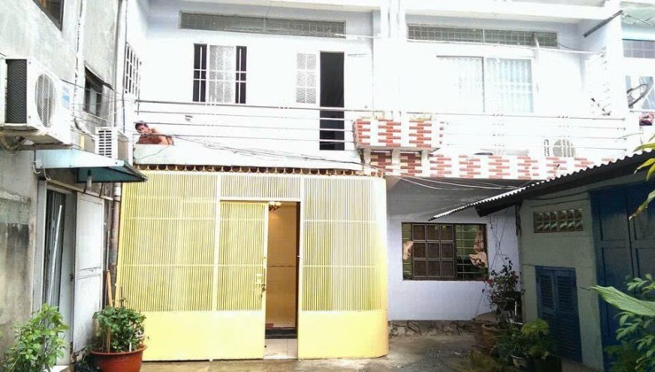 Cho thuê nhà nguyên căn P6Q8 – DTSD 112m2 – giá 9tr/th cọc 1 tháng. Lh:0903078807 – 0908570047.