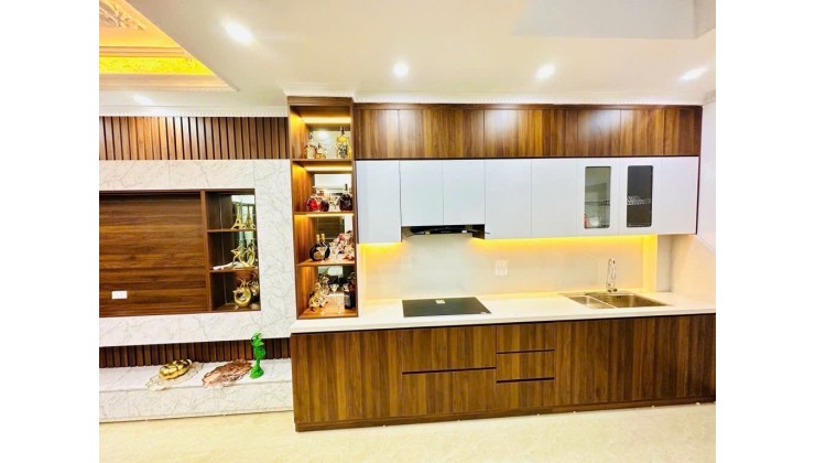 Cầu Giấy NHÀ ĐẸP TẶNG  FULL NỘI THẤT, NGÕ THÔNG, GẦN HỒ  30m2 5T 7.2 tỷ