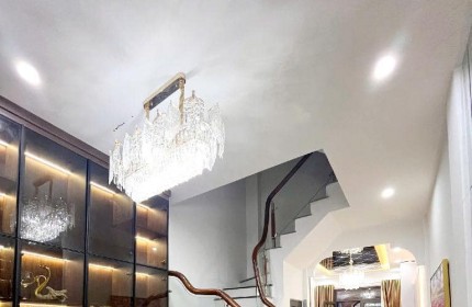 Bán nhà bên phố Trần Phú 50m vỉa hè hoạt động đỉnh trước mặt rộng lớn chỉ nhỉnh 13,3 tỷ việt nam đồng.