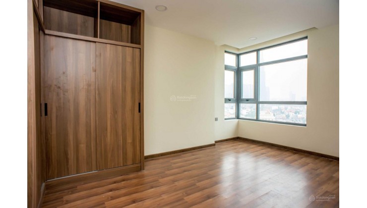 Cần bán căn hộ 2PN, diện tích 76m² tầng cao, view thoáng mát, yên tĩnh.