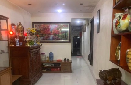 Bán nhà tập thể phố Khâm Thiên, 92m , 3N2VS, ô tô đỗ cổng, 2 tỷ 800