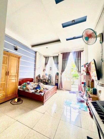Nhà Vip 2MT hxh thông tứ phía,4 tầng BTCT(5PN,4WC)f14,GV.xung quanh kinh doanh sầm uất