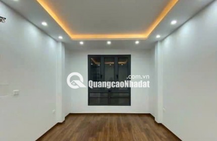 Bán nhà mới đẹp dt 52m2, 5 tầng, mỗi tầng 2 phòng, phố Yên Lãng thông Thái Thịnh, 10m ra đường ô tô tránh, giá đầu tư.