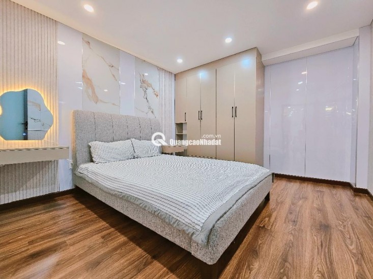 CHDV 5 Tầng - Oto đậu cửa - Dòng tiền 300tr/n
