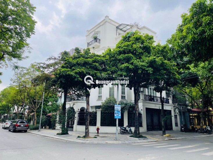 Chỉ 68,5 tỷ sở hữu ngay biệt thự vị trí đắc địa nhất bán đảo Linh Đàm, diện tích 255m2, xung quanh là công viên hồ nước lộng gió