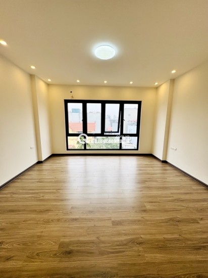 Nhà Phố Ngọc Thụy - 5 Tầng Gần Công Viên - Thoáng Trước Mát Sau -  Gía Hơn Sáu Tỷ