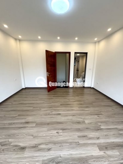 Nhà Phố Ngọc Thụy - 5 Tầng Gần Công Viên - Thoáng Trước Mát Sau -  Gía Hơn Sáu Tỷ