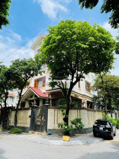Chỉ 68,5 tỷ sở hữu ngay biệt thự vị trí đắc địa nhất bán đảo Linh Đàm, diện tích 255m2, xung quanh là công viên hồ nước lộng gió