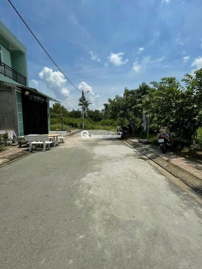 Cần bán gấp Nhà Phú Hữu, Q.9. DT:110,7 m2, 3PN chỉ 4,25tỷ
