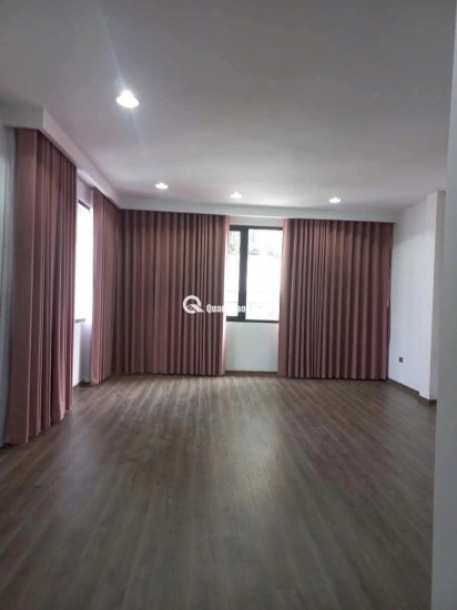 Bán nhà ngõ Kim mã, diện tích 63m2 xây 7 tầng thang máy, nội thất hiện đại, sân thượng view công viên Thủ lệ