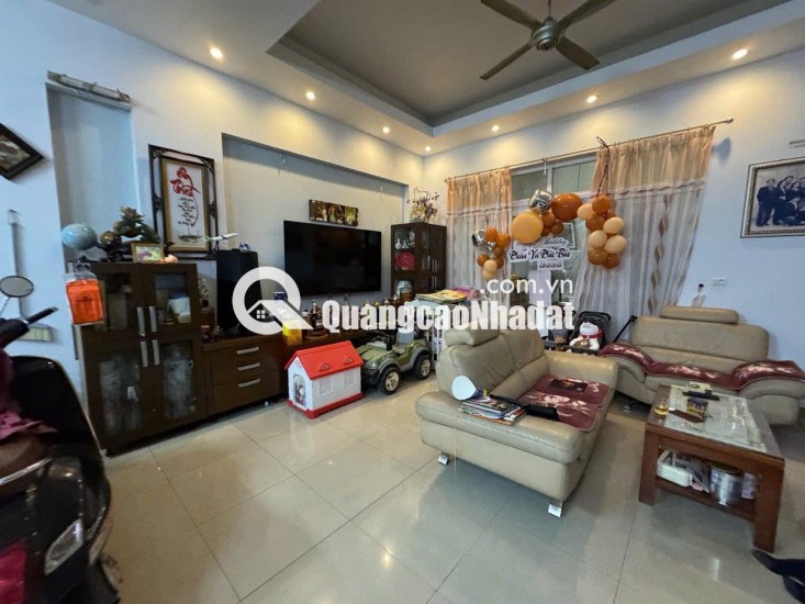 Bán nhà mặt phố - Hoàng Cầu - Lô góc, mặt tiền rộng - Không lỗi PT, quy hoạch ổn định