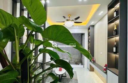 TRUNG TÂM THANH XUÂN - SÁT Ô TÔ - CHỈ 5.9 TỶ
NHÂN HOÀ - 31m² - 5 tầng - 3 ngủ rộng