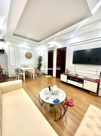 Cần bán căn hộ chung cư mặt đường Nghiêm Xuân Yêm, diện tích 73,6 m², thiết kế 3 phòng ngủ và 2 vệ sinh, ở tầng trung thoáng mát. Hướng căn hộ đón