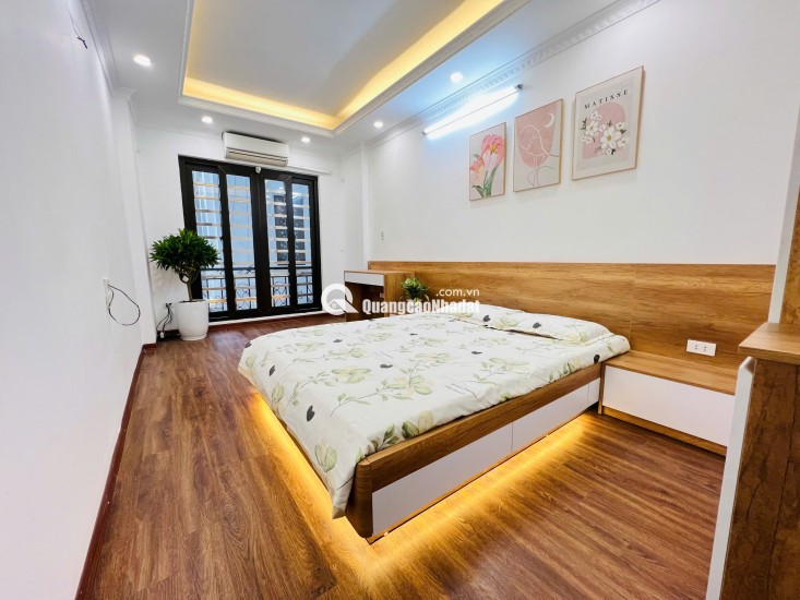Chính chủ chuyển công tác cần bán gấp nhà 5 tầng phố Giáp Nhị