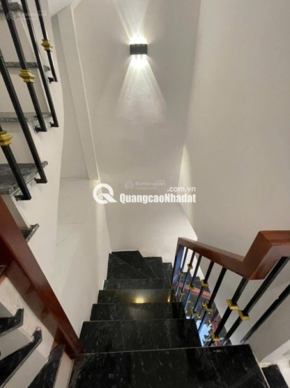 Nhỉnh 5 tỷ nhà đẹp phố Minh Khai ngõ Hòa Bình 2. Ngõ rộng trước nhà 3m. Sổ vuông đẹp