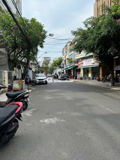 Cần bán 2 căn nhà mặt tiền đường Bà Triệu - Nha Trang dt 202m2 bán: 27 tỷ Liên hệ: em Hồng