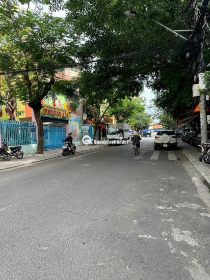 Cần bán 2 căn nhà mặt tiền đường Bà Triệu - Nha Trang dt 202m2 bán: 27 tỷ Liên hệ: em Hồng