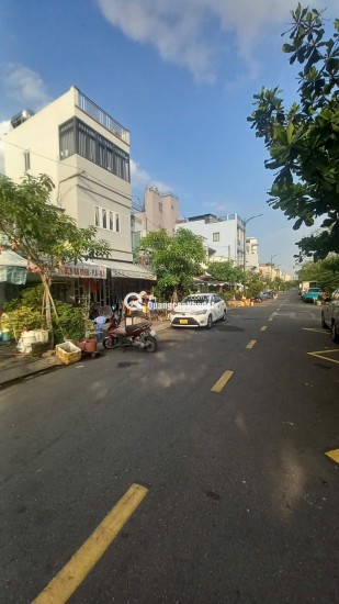CẦN TIỀN BÁN GẤP NHÀ MT BA ĐÌNH, P8, Q8, VIEW SÔNG, DT: 40M2(4 X 10M) CHỈ 5.2 TỶ