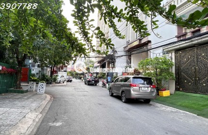 NHÀ ĐƯỜNG SỐ XE HƠI NÉ NHAU, CÁCH NGUYÊN THỊ THẬP VÀI BƯỚC CHÂN, PHƯỜNG TÂN QUY QUẬN 7, KẾ LOTTE, 5 TẦNG, 4 X 17M, NHỈNH 11 TỎI