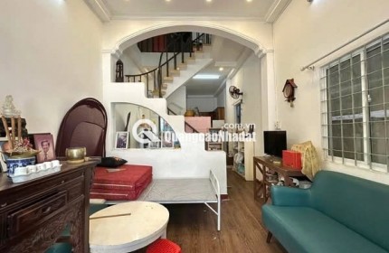 XE HƠI 7 ĐẬU CỬA, XE 4 VÀO NHÀ - PHÚ NHUẬN