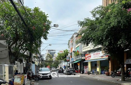 Cần bán 2 căn nhà mặt tiền đường Bà Triệu - Nha Trang dt 202m2 bán: 27 tỷ Liên hệ: em Hồng