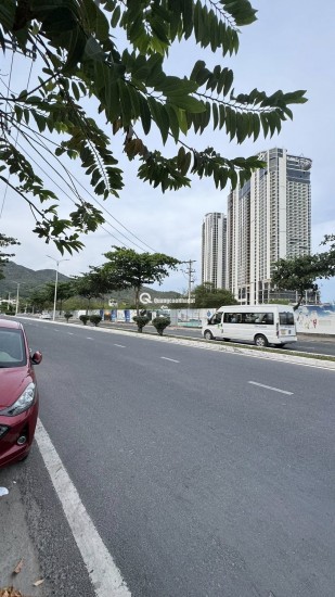 BÁN NHÀ 2 TẦNG MẶT TIỀN ĐƯỜNG PHẠM VĂN ĐỒNG - VĨNH HOÀ NHA TRANG 6TY2