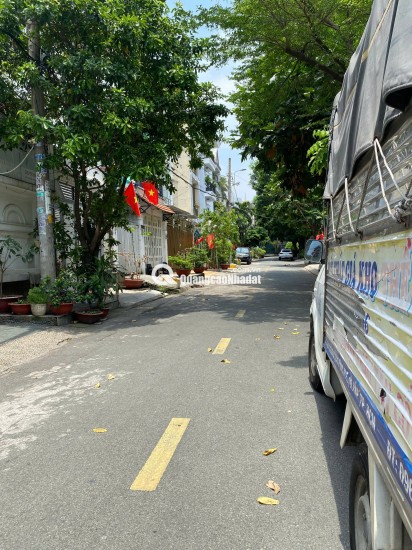TOÀ NHÀ 7 TẦNG CÓ HẦM PHẠM HUY THÔNG, BAO GỒM 16 PHÒNG CHO THUÊ.