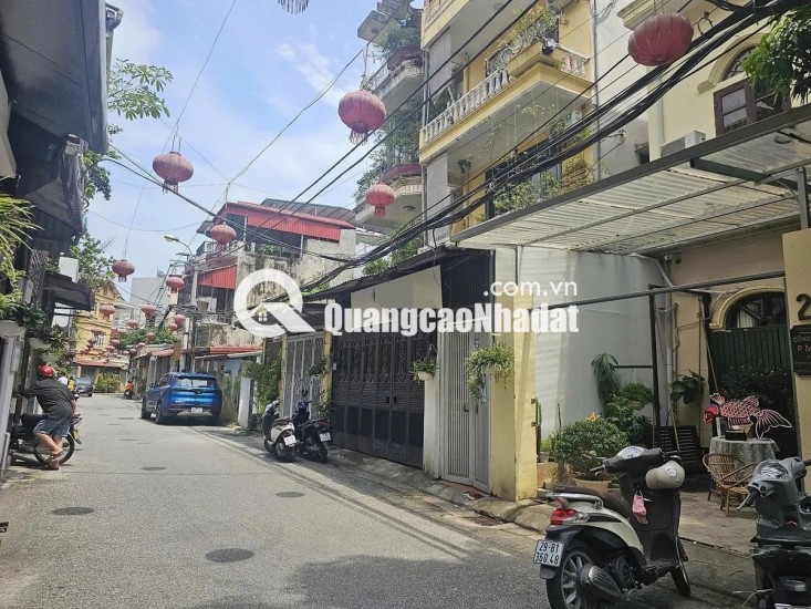 ĐẦU TƯ, BÁN NHÀ NGUYỄN VĂN CỪ, 210TR/M2, 20M RA PHỐ, Ô TÔ TRÁNH , NHÀ 3 TẦNG.