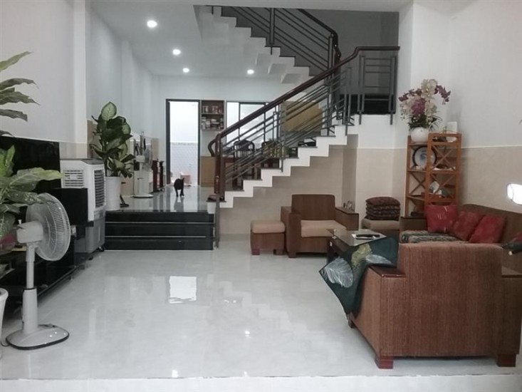 BAN NHÀ NỞ HẬU ĐẸP, NỘI THẤT CAO CẤP.GẦN NGÃ 4 QUANG  TRUNG THỐNG NHẤT GÒ VẤP. 7tỷ8