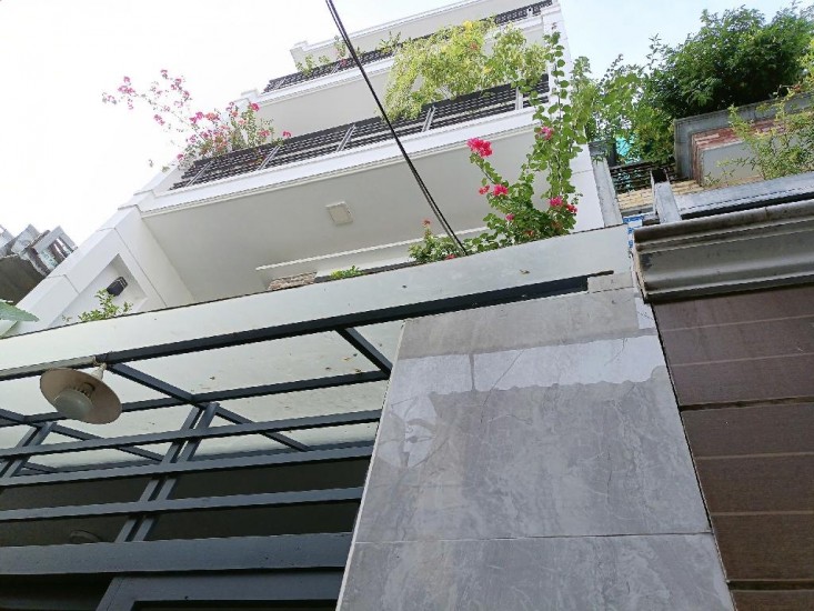 BAN NHÀ NỞ HẬU ĐẸP, NỘI THẤT CAO CẤP.GẦN NGÃ 4 QUANG  TRUNG THỐNG NHẤT GÒ VẤP. 7tỷ8