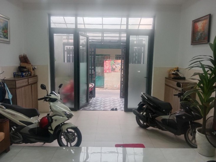 BAN NHÀ NỞ HẬU ĐẸP, NỘI THẤT CAO CẤP.GẦN NGÃ 4 QUANG  TRUNG THỐNG NHẤT GÒ VẤP. 7tỷ8