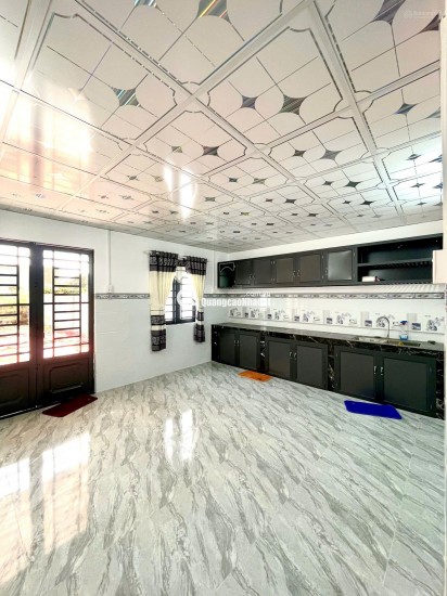 Bán nhà cấp 4 đẹp 252m2, 3PN, 1WC, mặt tiền rộng tại Tân Thông Hội