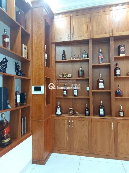 Nhà phố Hoàng Quốc Việt - 5 tầng BTCT có cả thang máy - full nội thất gỗ - chỉ với 9 tỷ