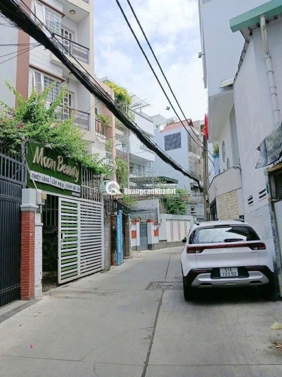BÁN NHÀ HẺM XE HƠI THÔNG DTCN 40M2 4 TẦNG BTCT NHỈNH 5TỶ

 - Kết cấu: Trệt 3 lầu, gồm 4PN, 3wc, 2 sân thượng trước sau. Sàn BTCT

 - Hẻm xe hơi