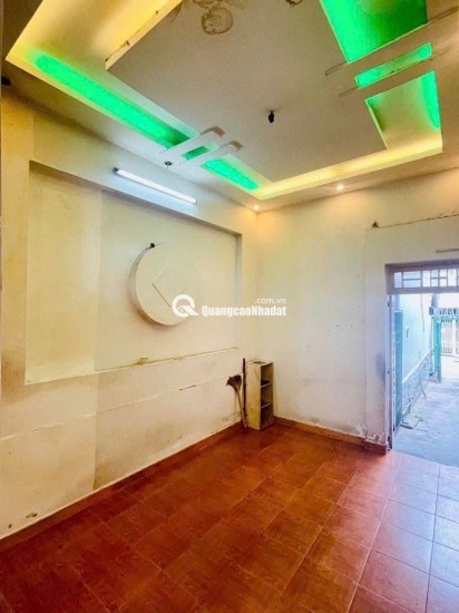 BÁN NHÀ HẺM XE HƠI THÔNG DTCN 40M2 4 TẦNG BTCT NHỈNH 5TỶ

 - Kết cấu: Trệt 3 lầu, gồm 4PN, 3wc, 2 sân thượng trước sau. Sàn BTCT

 - Hẻm xe hơi