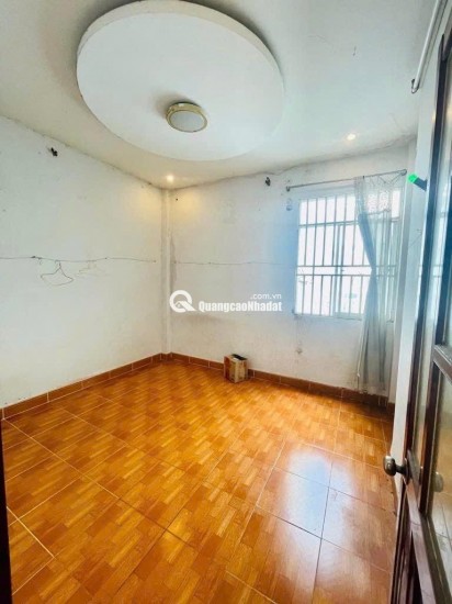 BÁN NHÀ HẺM XE HƠI THÔNG DTCN 40M2 4 TẦNG BTCT NHỈNH 5TỶ

 - Kết cấu: Trệt 3 lầu, gồm 4PN, 3wc, 2 sân thượng trước sau. Sàn BTCT

 - Hẻm xe hơi