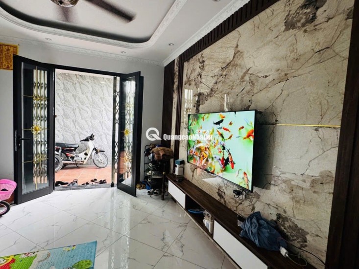 Phương Canh - Lô góc cực đẹp, ngõ trước nhà rộng thoáng - cách ô tô vài bước chân - đi bộ ra mặt phố chưa đầy 3 phút.
