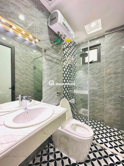 BÁN NHÀ MỚI XÂY 6 TẦNG THANG MÁY  NGÕ 68 CẦU GIẤY , LÔ GÓC , THIẾT KẾ HIỆN ĐẠI , GẦN PHỐ , Ở NGAY HOẶC KINH DOANH VÀ CHO THUÊ