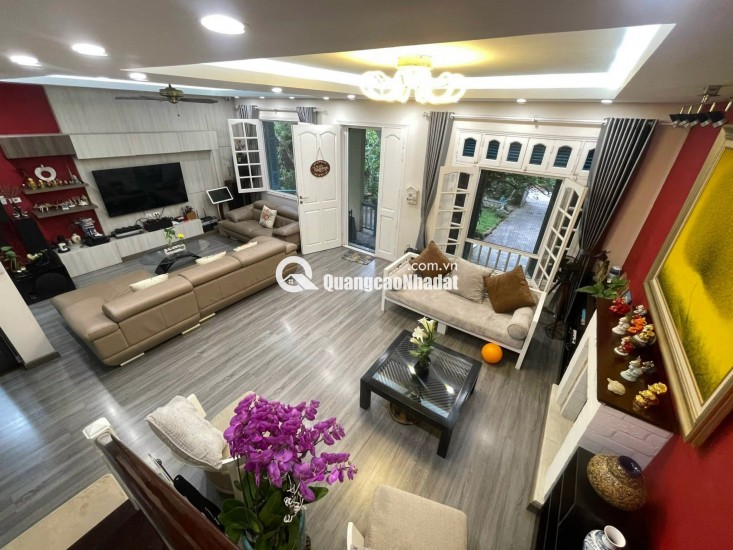  BÁN BIỆT THỰ SÂN VƯỜN NGỌC THỤY – TRUNG TÂM LONG BIÊN 
 Diện tích đất: 378m² – Diện tích sử dụng: 428m²
 Mặt tiền rộng: 11m – 2 mặt ngõ