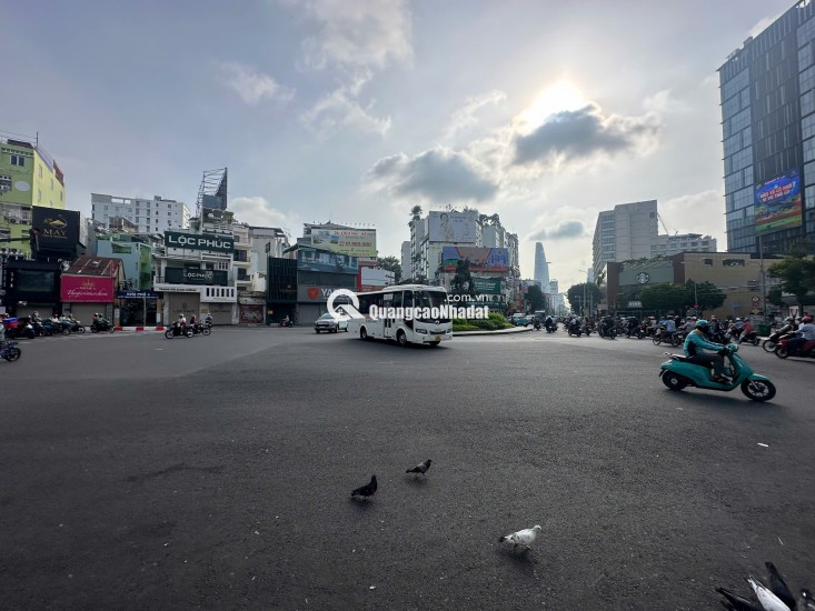 Cho thuê mặt bằng ngang rộng 10m số 2 CMT8, phường Bến Thành, Q1